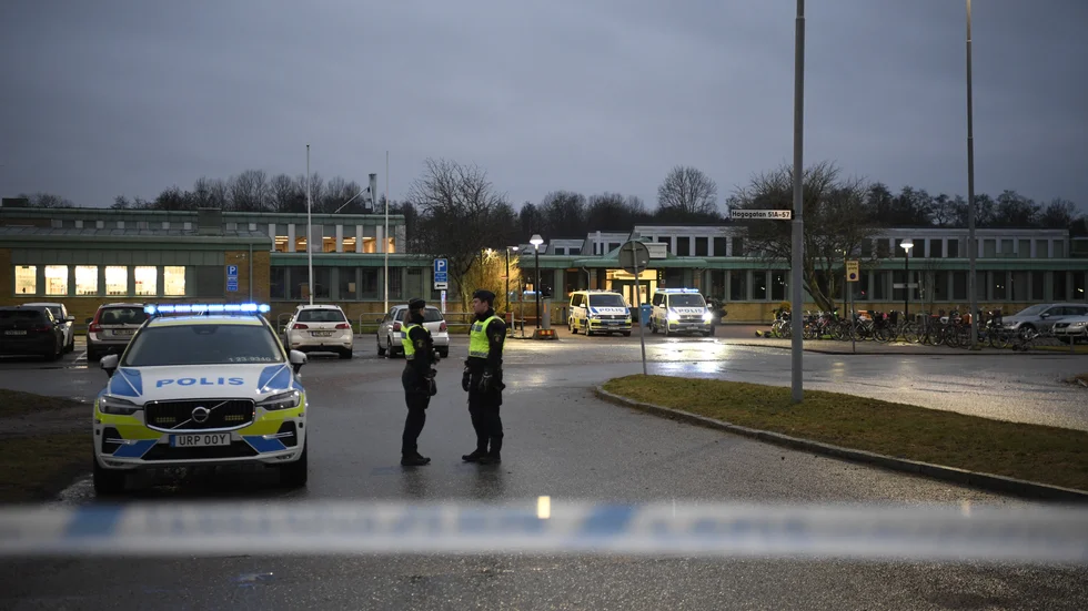 Morgonen efter skolskjutningen på Risbergska skolan i Örebro som krävde ett tiotal liv.