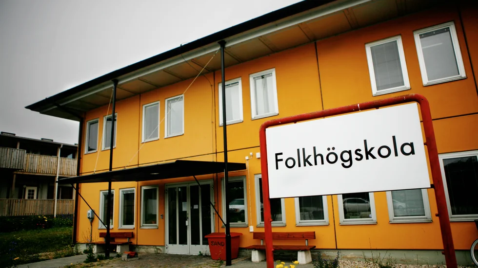 När Försvarsmakten återetablerar sig i Fårösund behöver de använda sig av den lokal som folkhögskolan i dag har sin lunchrestaurang.