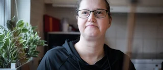 Efter långa kampen – dövblinda Evelina får tillbaka sitt stöd