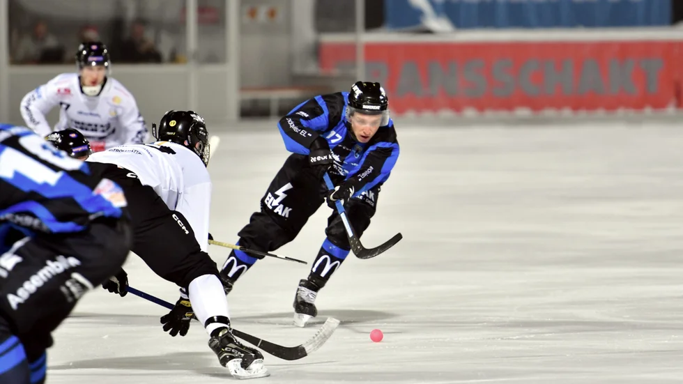 Det blir inget spel för Nils Bergström i tisdagens kvartsfinal mot Västerås.