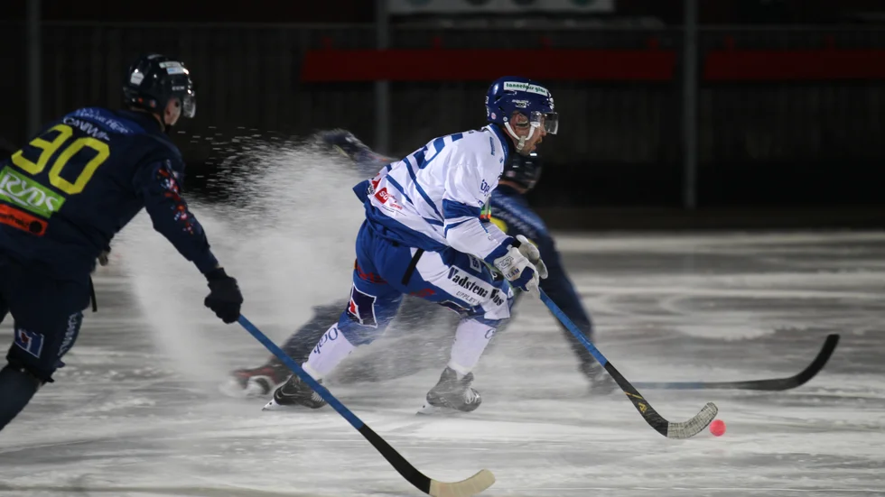 IFK Motalas lagkapten Jonas Enander höll farten uppe, men Falu BS var som lag numret större än IFK i det allsvenska kvalet. IFK får nu inrikta sig på andraplatsen i gruppen.