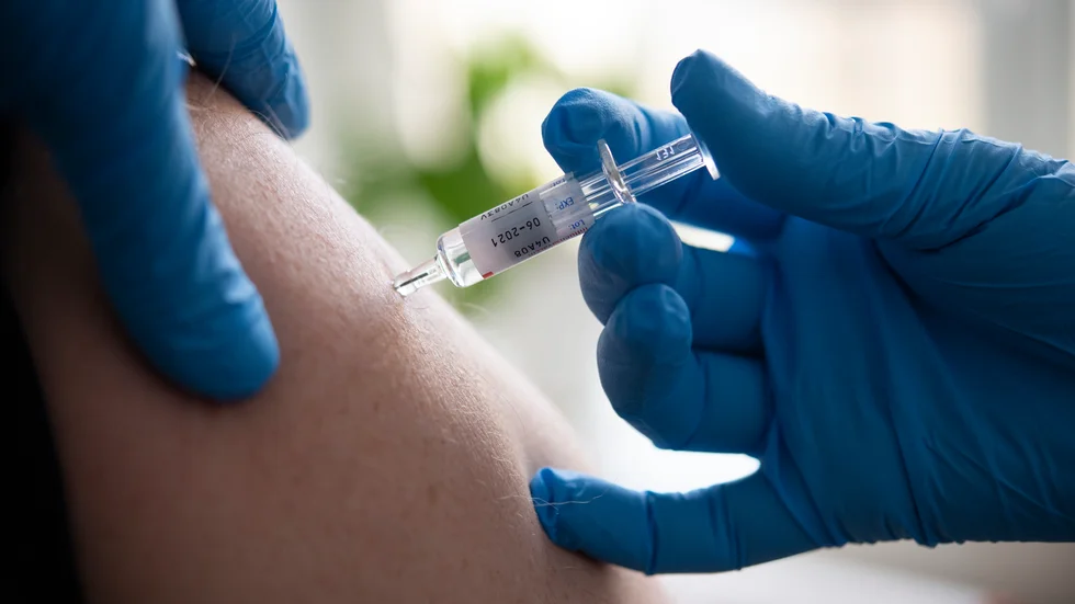 ”Vi vidtar åtgärder för att personer som inte tillhör prioriterad grupp kan boka tid” säger Ronny Lestander, vaccinsamordnare.