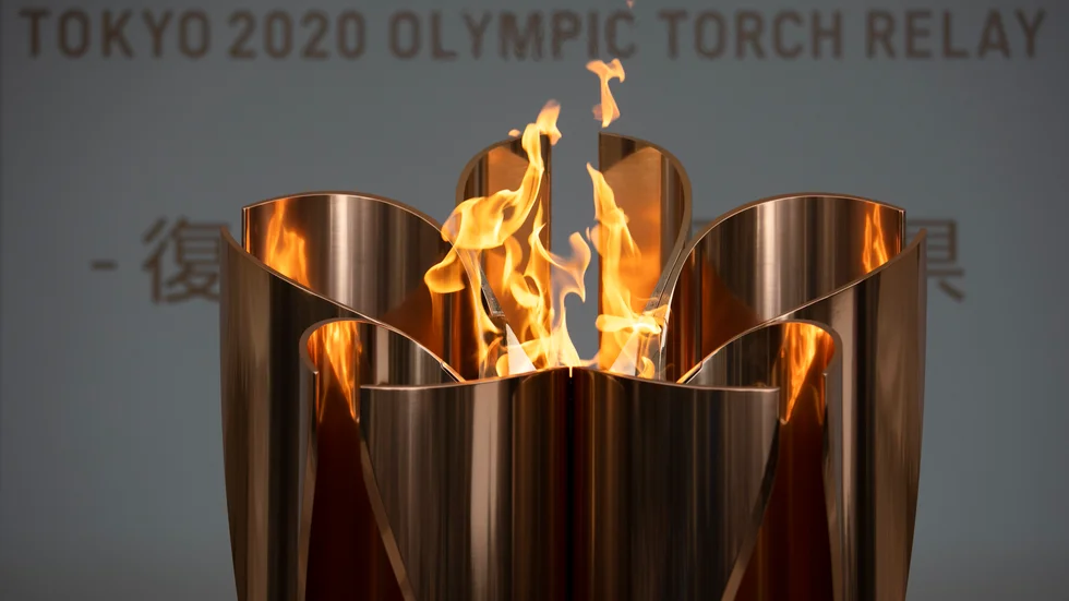 Den olympiska elden i samband med ceremonin i fjol när den anlände till Japan.