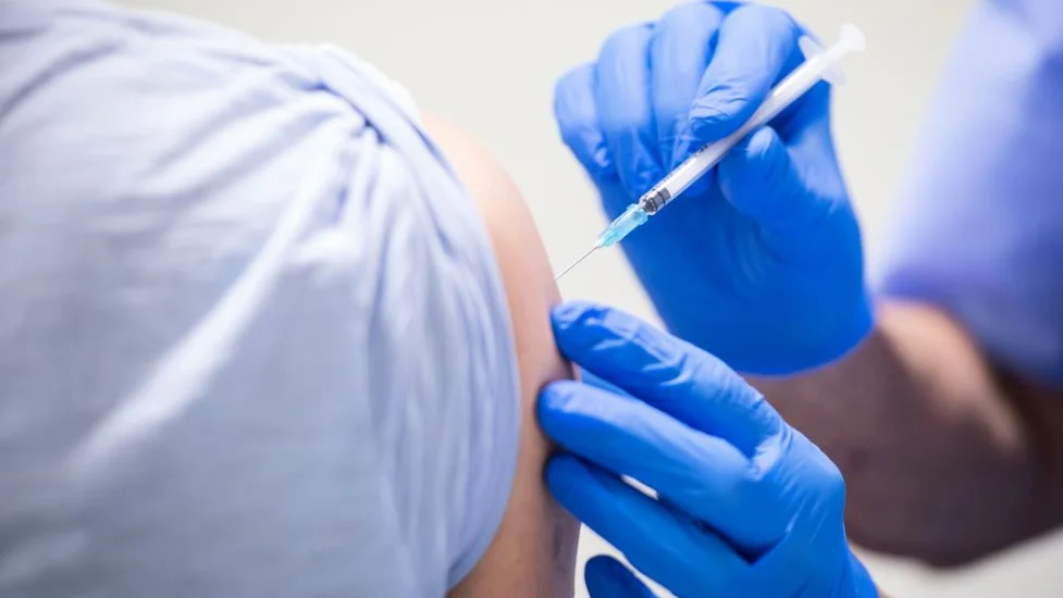 Drygt hälfen av alla östgötar mellan 18 och 24 år har bokat tid för vaccination. 