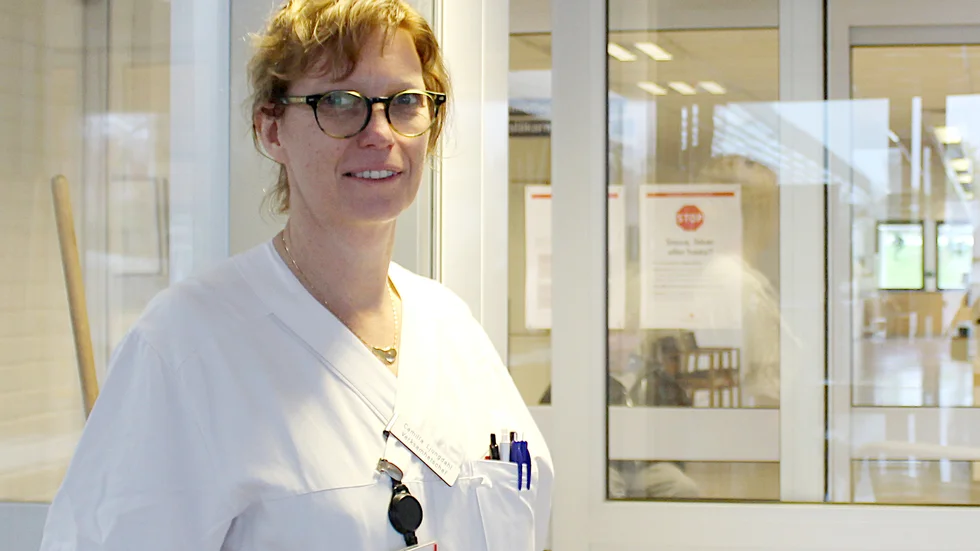 "Forskningen går hela tiden framåt. Vilket gör att framförallt läkarna måste hålla sig uppdaterade vad det gäller med de rekommenderade arbetssätten för postcovid", säger Camilla Ljungdahl verksamhetschef på Vimmerby hälsocentral. 
