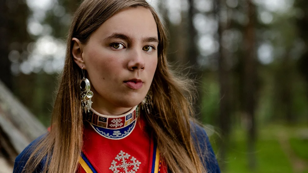 "Jag vill vara i kontakt med mina egna känslor och kunna relatera till det jag skriver om", säger Moa Backe Åstot.