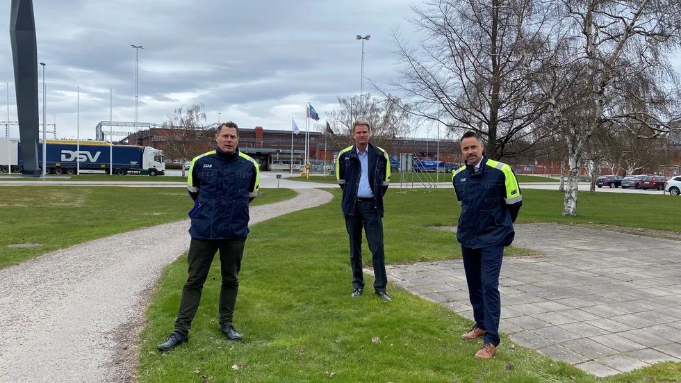 Special steels försäljningschef Kjell Bäckman,  personalchef Tor Bengtsson af Sillén och divisionschef Johnny Sjöström kunde konstatera att det senaste kvartalet varit osedvanligt lyckat för Oxelösunds del.