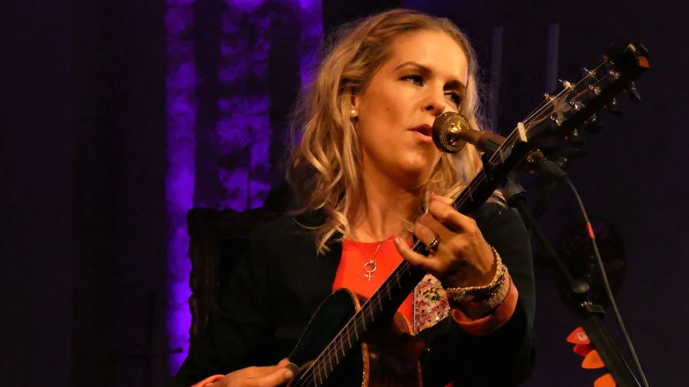 Sofia Karlsson bjöd på två utsålda konserter i Rasbo kyrka under söndagskvällen.