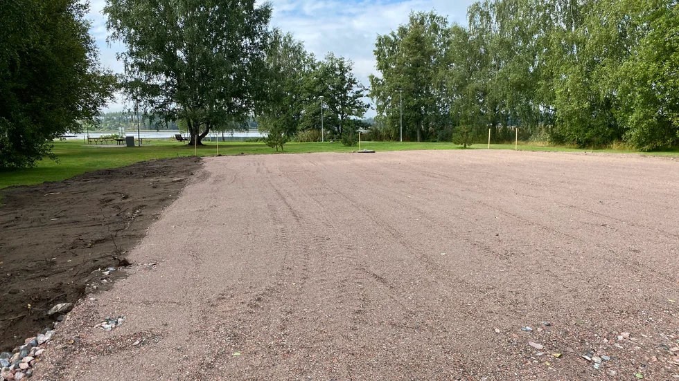 Basketplanen som Nyköpings kommun anlagt kan även strida mot strandskyddet.