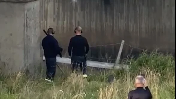 Man tvingades skjuta sönder gasflaskan för att oskadliggöra den.