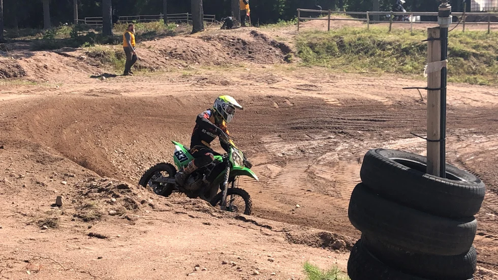 Simon Nilsson från SMK Motala gjorde sitt bästa race i motocrosstävlingar i Småland i helgen.