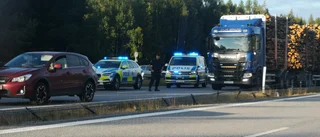 Tre bilar i krock på E4       