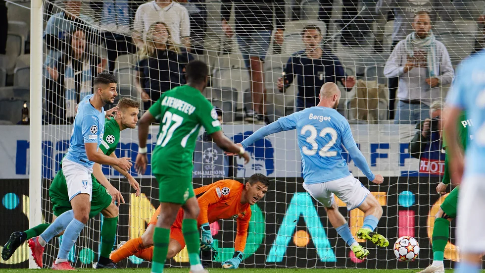 Malmös Jo Inge Berget fastställer 2–0 i en "nästan perfekt match", enligt tränaren Jon Dahl Tomasson.