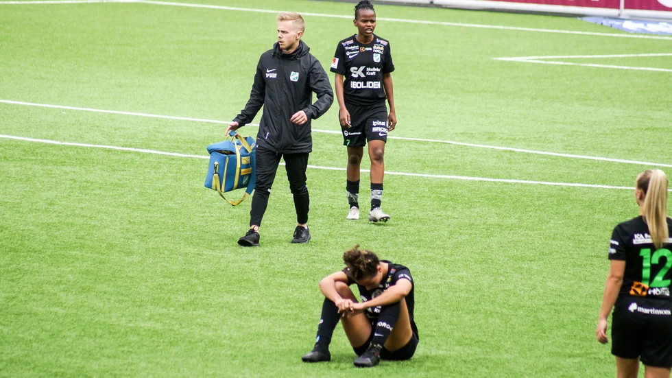 Arianna Veland deppar. Hon missade en straff i matchens slutskede och Morön fick ”bara” oavgjort mot topplaget Uppsala.