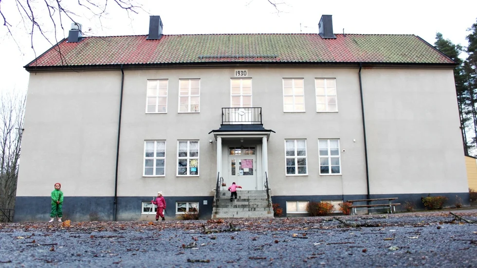 Kyrkskolan i Mellösa är en bra och trygg skola med duktiga lärare, det gör valet att behålla skolan lätt, enligt Liberalerna i Flen.
