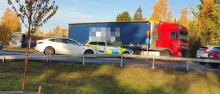 Stillastående lastbil i Mjölkuddsrondellen