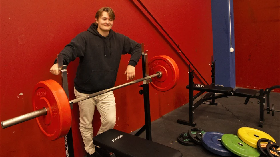 Loke Claesson är 19 år och enligt egen utsago Motalas starkaste 19-åring.