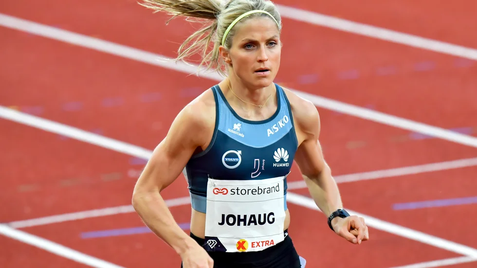 Therese Johaug satsar på att nå OS-gränsen på 10|000 meter. Arkivbild.