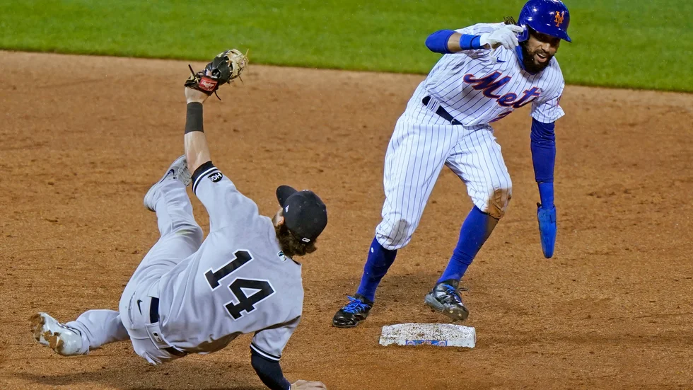 En match mellan New York Yankees och New York Mets under hösten 2020. Båda klubbarna kommer nu att erbjuda gratisbiljetter till dem som vaccinerar sig utanför arenorna. Arkivbild.