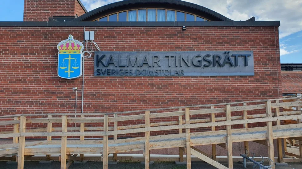 Kalmar Tingsrätt dömer mannen till våldsamt motstånd.