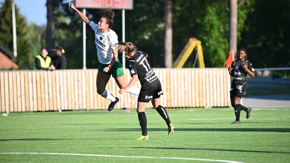 Arianna Veland avgjorde ytterligare en match. Moröns amerikanska blev hjälte på nytt när laget kammade hem tre poäng borta mot Mallbacken.