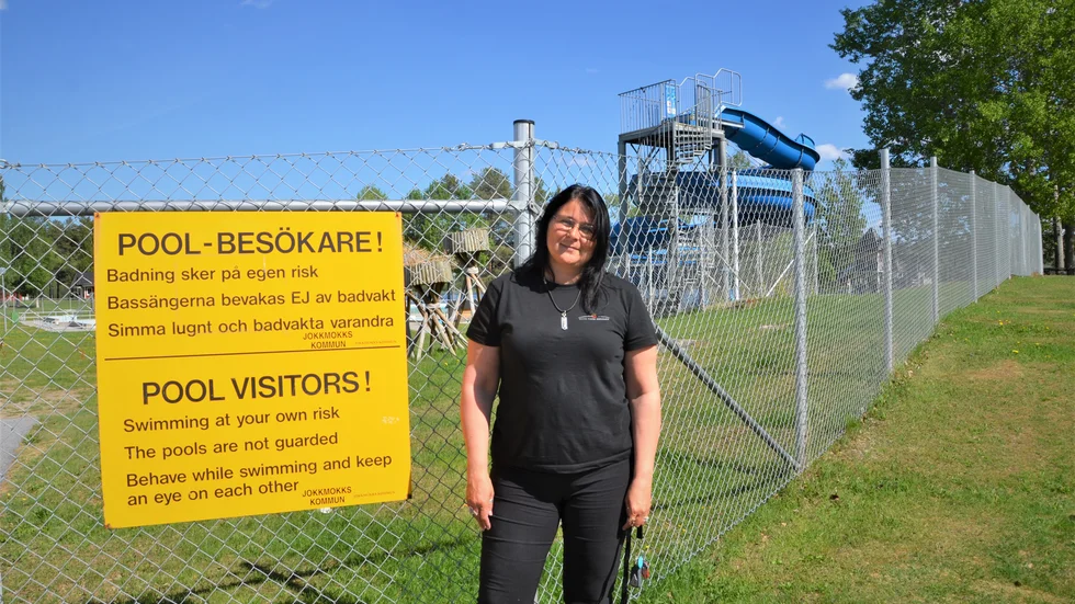 Pia Emretsson, chef på Arctic Camp, vädjar till alla att inte försöka tjuvbada i bassängerna på området. "Livsfarligt just nu", säger hon.