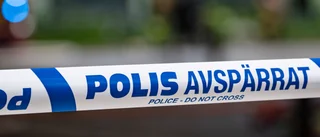 Knivhuggen anställd opererad – läget stabilt
