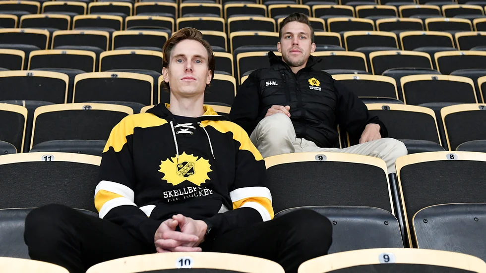 Joel Rönnmark och Martin Sandgren delar på tränaransvaret i Skellefteå AIK:s J20 den här säsongen.