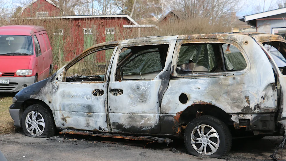 Natten till lördag förstördes en bil i en brand. Nu fortsätter polisens utredning om mordbrand, och det finns en del att jobba med.
