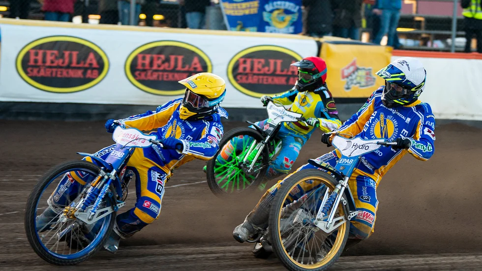Vetlandas Bartosz Zmarzlik, Victor Palovaara och Peter Ljung (här i Västerviks dress)  har fått en ny lagledare. 