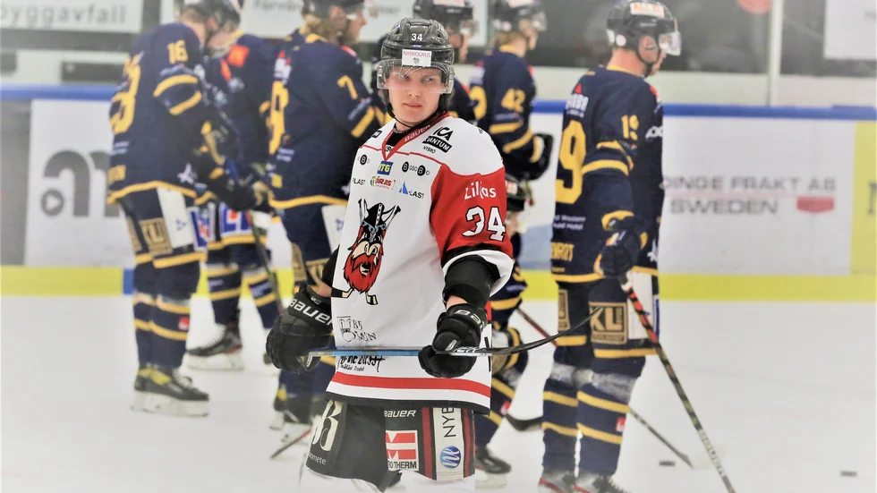 Simon Hansson och hans Nybro fick en bra start och slog Visby Roma med 4-1 på Gotland tidigare i veckan.