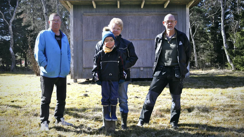 Roland Svensson, Wille Ulrich-Johansson, Ann-Marie Ulrich och Karl-Erik Ahlström. Några av dem som drar sitt strå till stacken vid Strandängen.