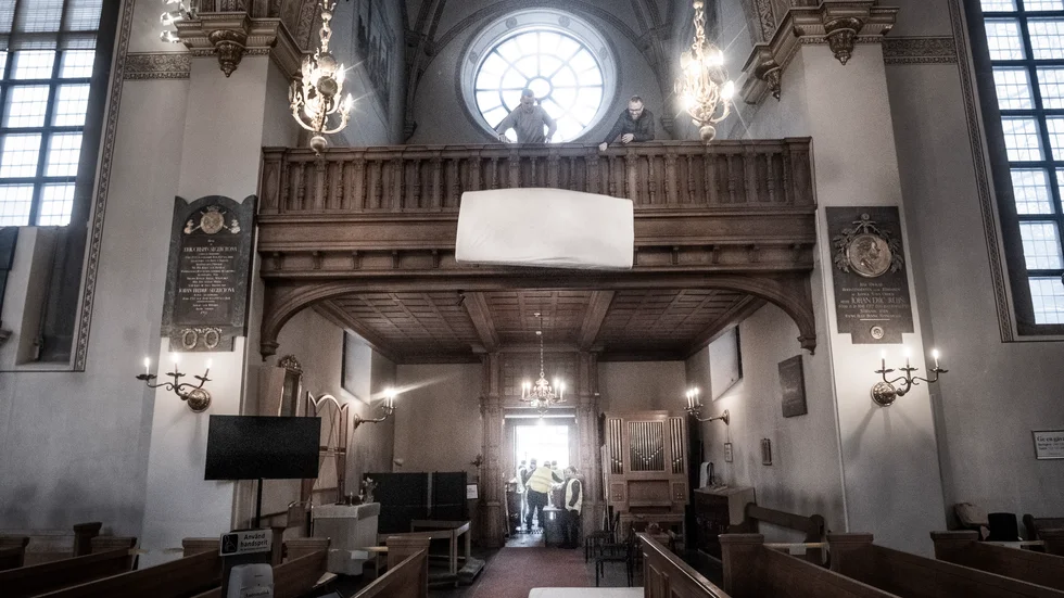 Signaturen "Oberoende religiös" kräver regler som motverkar alla former av religiös aktivitet på kommunens mötesplatser.