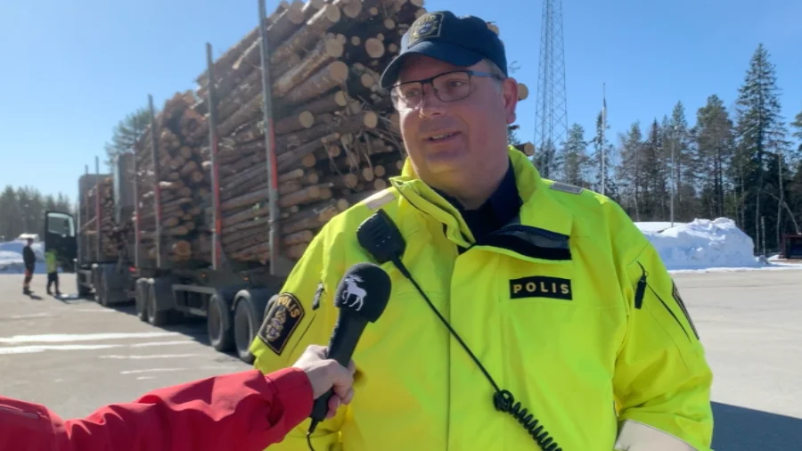 Trafikpolis Magnus Holmqvist.