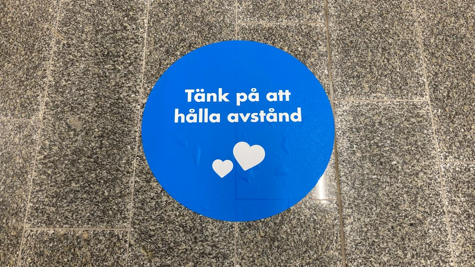 Insändarskribenten tycker det verkar vara svårt för Piteåborna att hålla avstånd i köer, trots att pandemin fortfarande pågår. (Arkivbild)