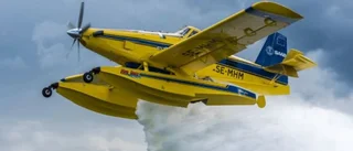 Därför flyger planen över Östergötland: "Hjälper brandmännen"