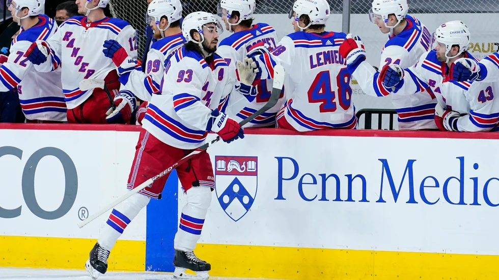 Mika Zibanejad gjorde hattrick mot Philadelphia i NHL.