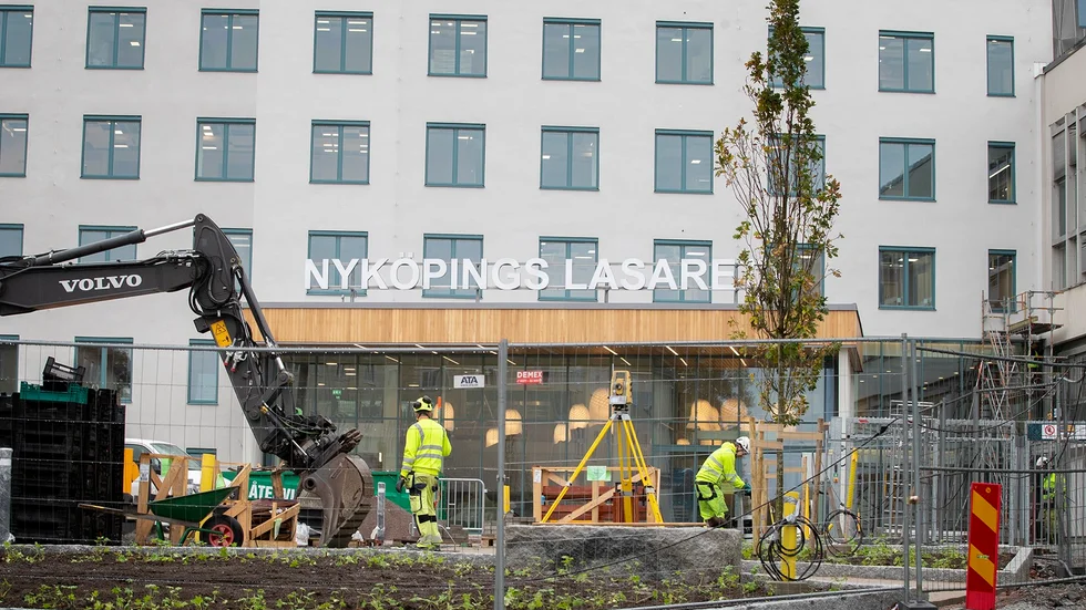 Sjukhusen i Sörmland genomgår omfattande om- och tillbyggnader. Snart ska de även få modern uppkoppling via trådlösa nätverk.