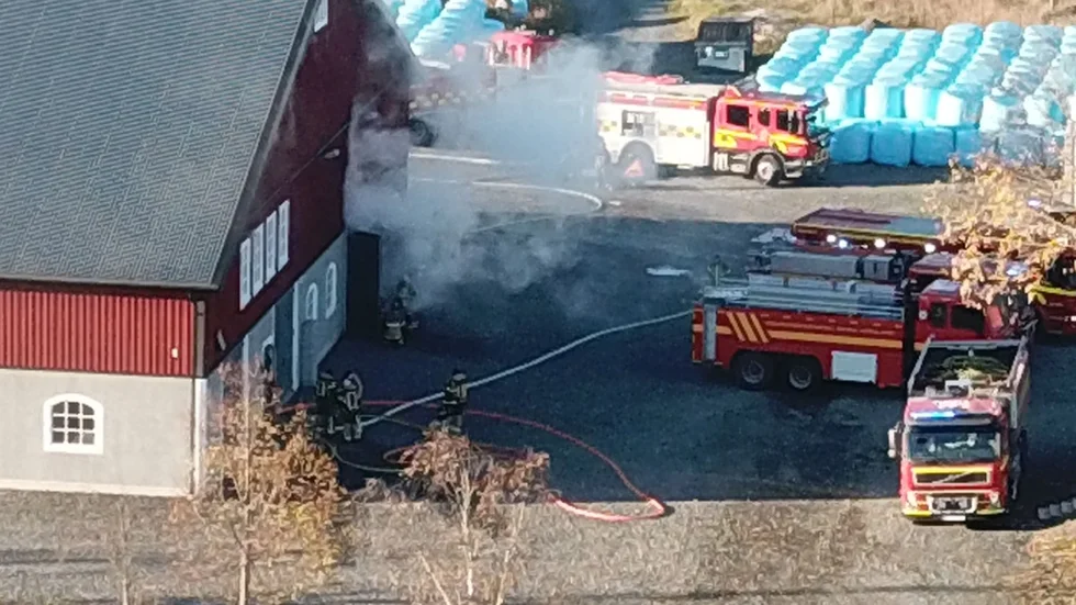 Räddningstjänsten skickade tolv enheter till brandplatsen utanför Söderköping.