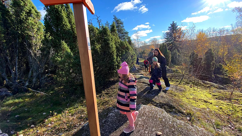 Äventyrliga familjen med en promenad på Upplandsleden är populärt lördagsnöje.