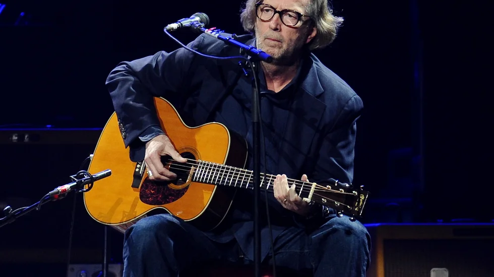 En av Eric Claptons gitarrer säljs nu och väntas inbringa miljoner. Arkivbild.