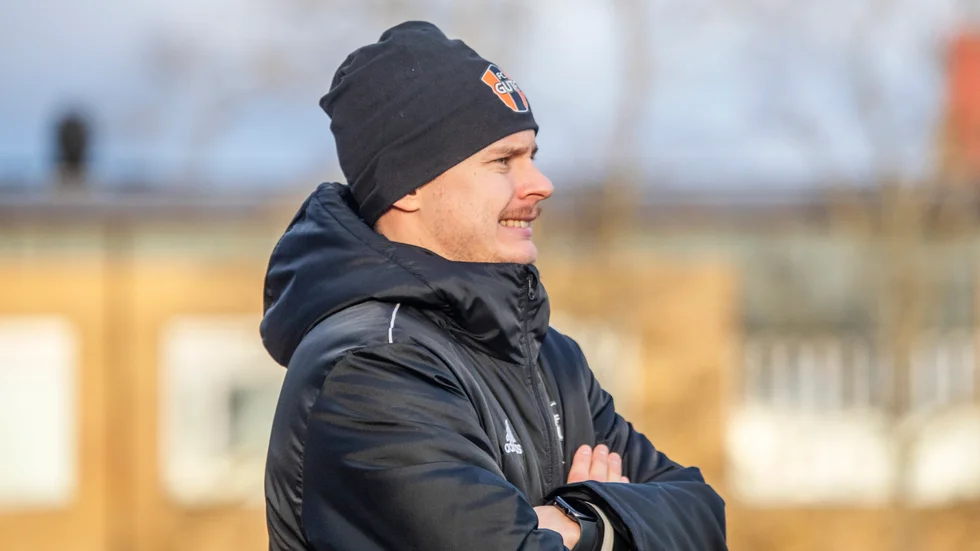 Tränaren Emil Salomonsson lämnar FC Gute för IFK Visby i division 4.