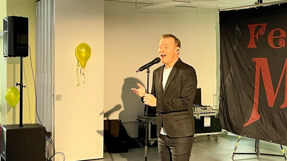 Magnus Carlsson uppträdde på Dufvegården. 