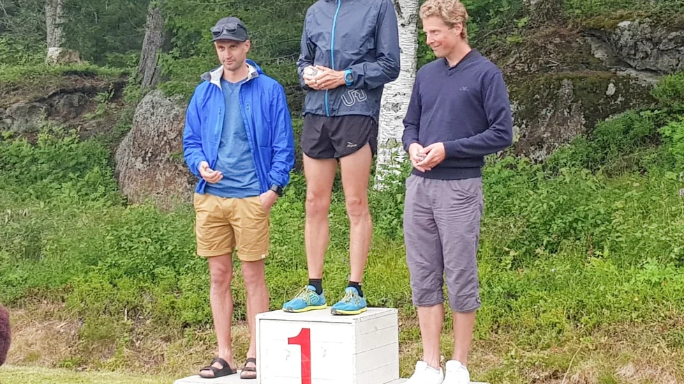 Vinnaren Adam Bitén tillsammans med tvåan Daniel Larsson och trean Johan Söderberg.