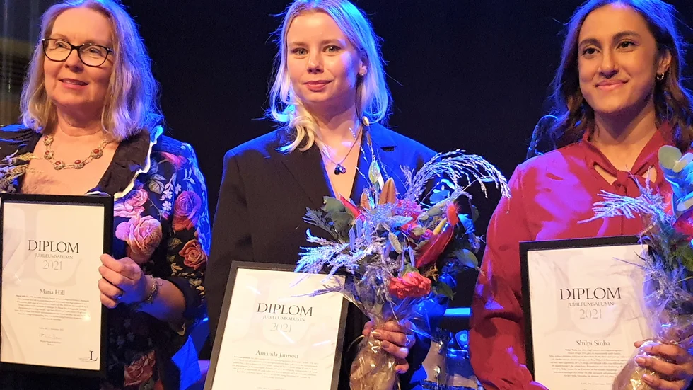 Skådespelaren Amanda Jansson (i mitten av bilden) prisades av Luleå tekniska universitet på torsdagen som Årets alumner tillsammans med Maria Häll och Shilpi Sinha.