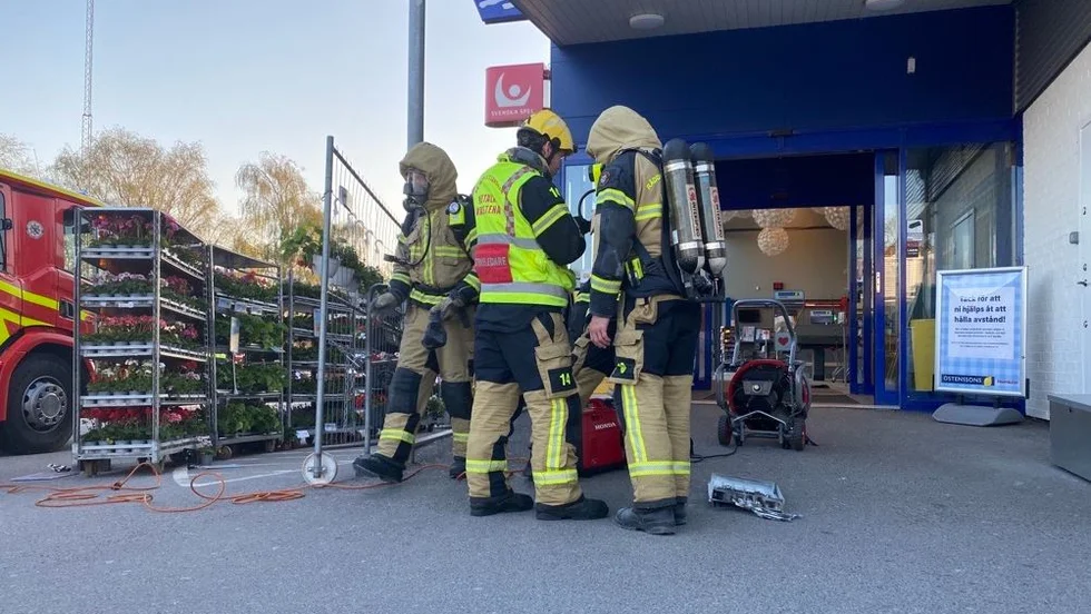 En brand bröt på onsdagskvällen ut i Östenssons lokaler på Råssnäsvägen.