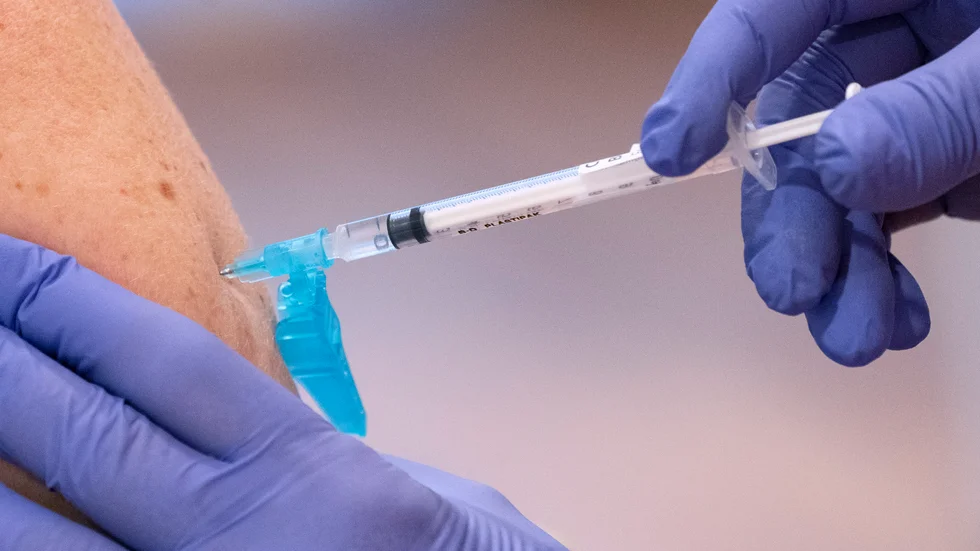 Barn som är extra känsliga för övre luftvägsinfektioner rekommenderas vaccination mot covid från 5 års ålder. Arkivbild.