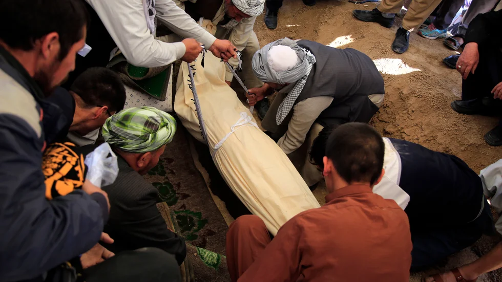 Ett offer för lördagens attack mot en afghansk flickskola begravs i Kabul.