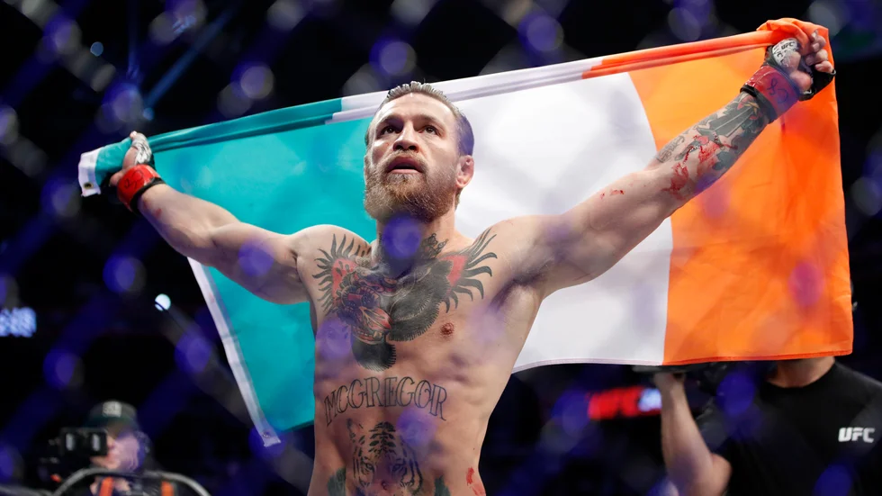 MMA-stjärnan Conor McGregor firar segern över Donald "Cowboy" Cerrone i weltervikt på UFC-galan i Las Vegas den 18 januari 2020.