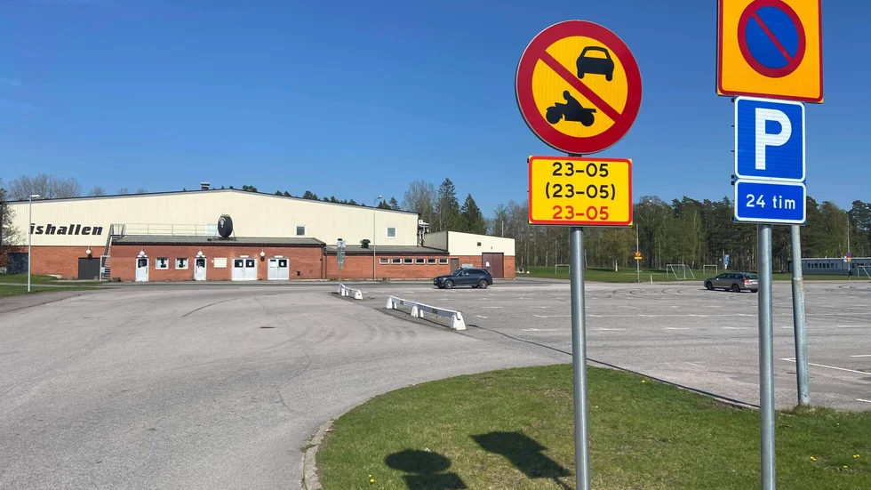 Insändarskribenten efterlyser föräldraansvar för att få bukt med buskörningen i Vimmerby.
